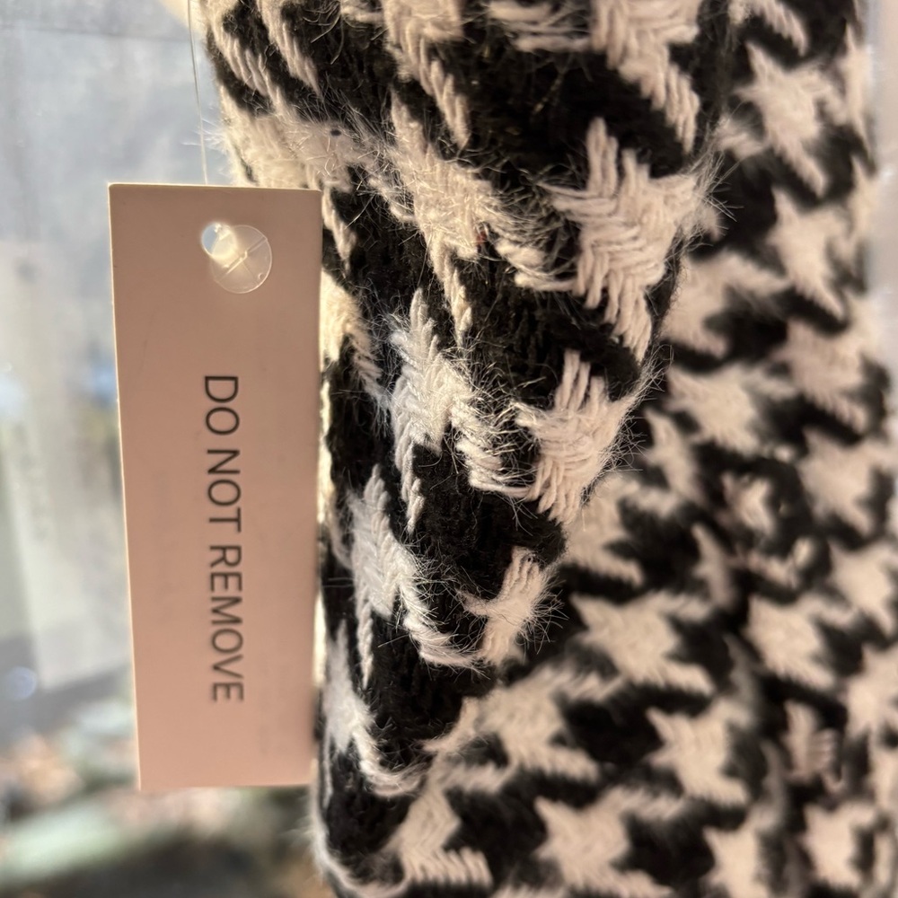 For Love and Lemons Bonnie Black and White Houndstooth Cropped Blazer — Size 1X - Picture 7 of 11